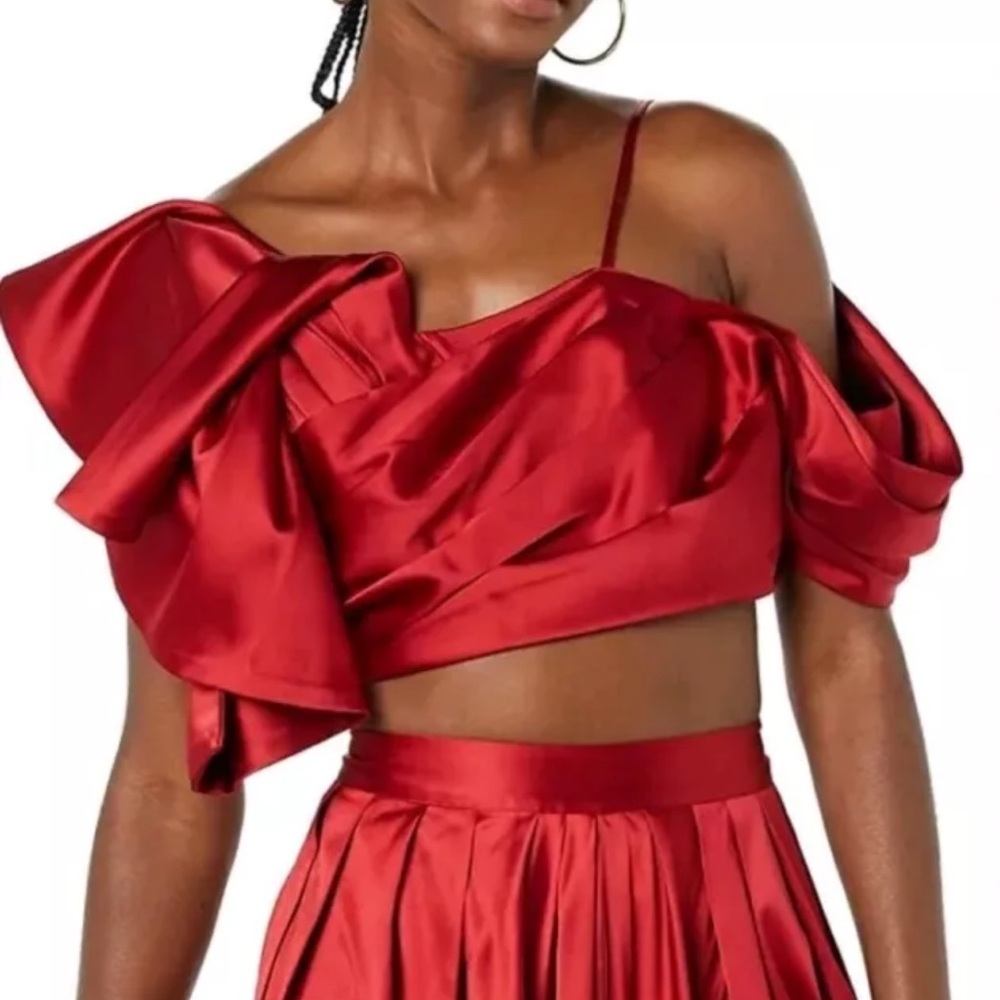 Making The Cut Cropped Top Women's Size S Red Satin Drapey Shoulder Designer
